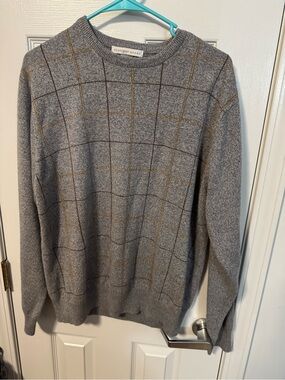 Geoffrey Beene Grey Crewneck Sweater with Brown Windowpane